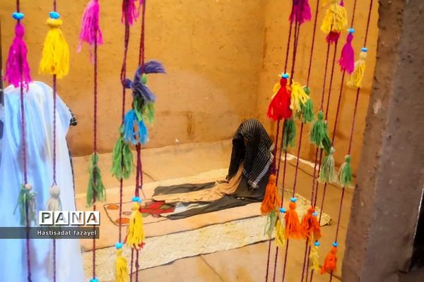 بازدید دانش‌آموزان دماوندی از نمایشگاه حدیث غربت دماوند