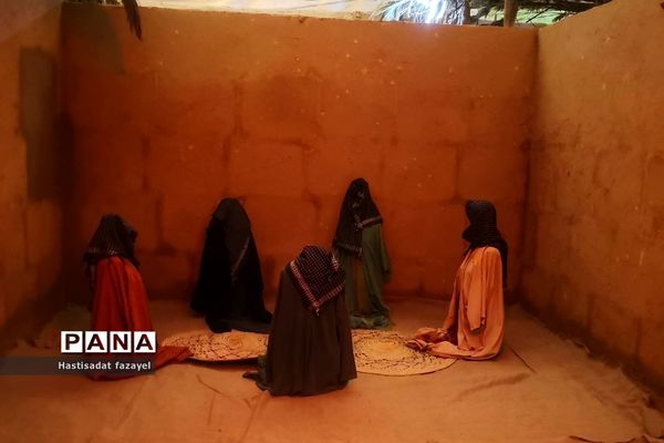 بازدید دانش‌آموزان دماوندی از نمایشگاه حدیث غربت دماوند