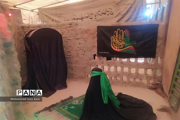 برپایی نمایشگاه یاس کبود به‌مناسبت شهادت حضرت زهرا (س)