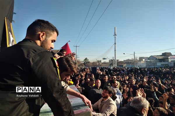 مراسم تشییع پیکر مطهر شهید گمنام همزمان با عزاداری به مناسبت شهادت حضرت فاطمه(س) در مشهد