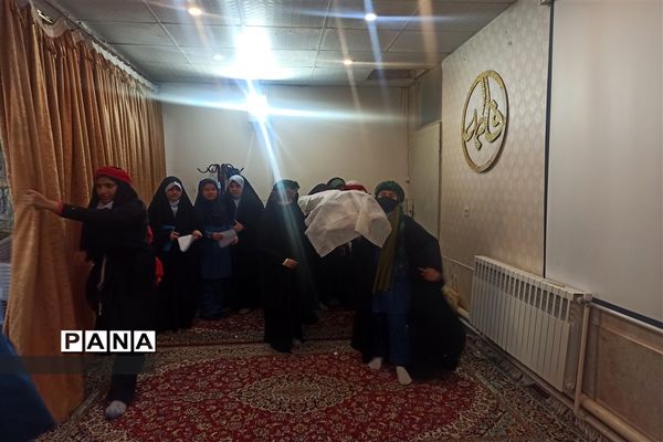 هنرنمایی دختران دبستانی در مشهد در سوگ زهرا سلام الله علیها با اجرای تاتر و سرود