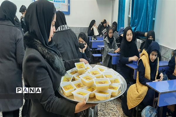 هنرنمایی دختران دبستانی در مشهد در سوگ زهرا سلام الله علیها با اجرای تاتر و سرود