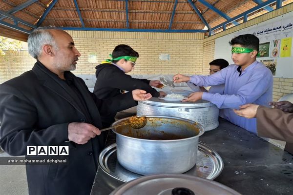 پای درس‌های فاطمیِ امام جمعه شهر