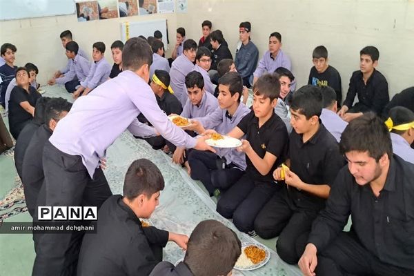 پای درس‌های فاطمیِ امام جمعه شهر