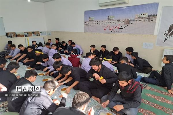 پای درس‌های فاطمیِ امام جمعه شهر