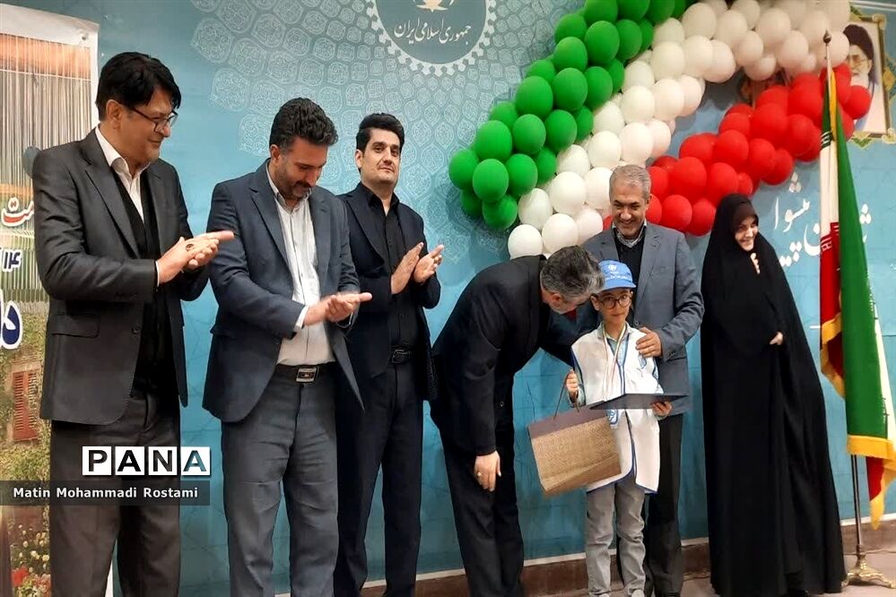 تجلیل از داوطلبان سلامت در شهرستان پیشوا