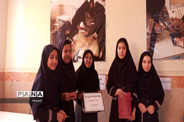 برگزاری مسابقه به‌مناسبت هفته‌ی‌ کارگاه در آموزشگاه نوشین بختیاری جوادآباد