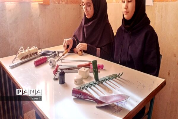 برگزاری مسابقه به‌مناسبت هفته‌ی‌ کارگاه در آموزشگاه نوشین بختیاری جوادآباد
