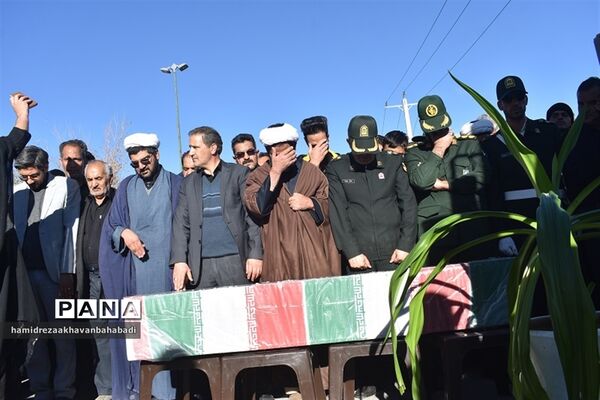 تشییع شهید گمنام در روستای احمد آباد بخش مرکزی بهاباد