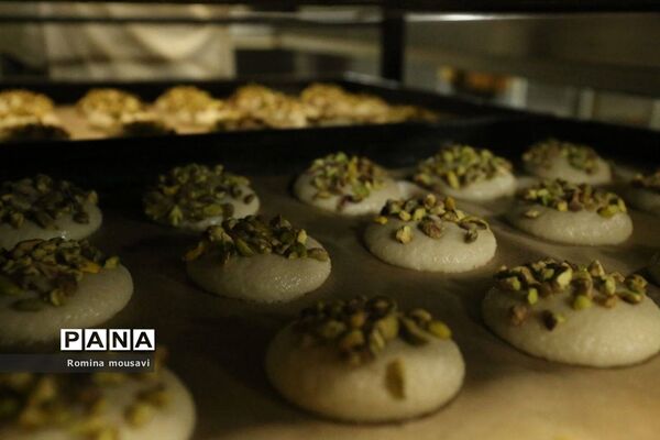 یک روز در کارگاه تهیه «قرابیه»