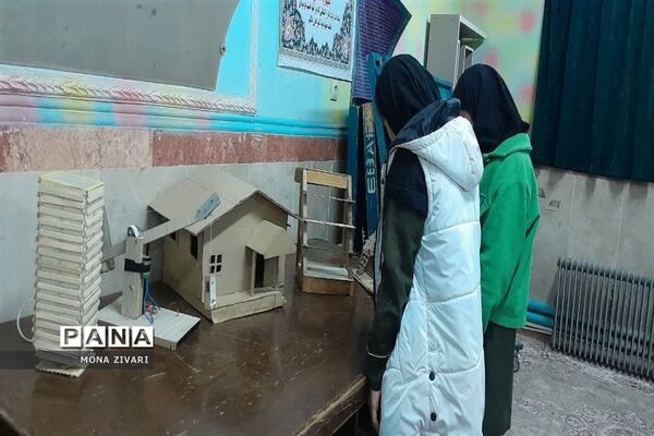 نمایشگاه پژوهشی در آموزشگاه حاج رضا اسماعیل ناحیه یک بهارستان
