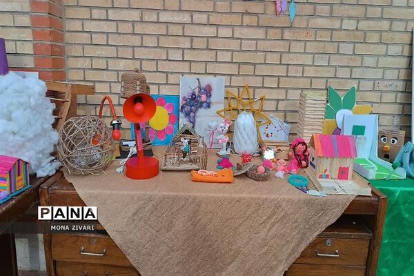 نمایشگاه پژوهشی در آموزشگاه حاج رضا اسماعیل ناحیه یک بهارستان