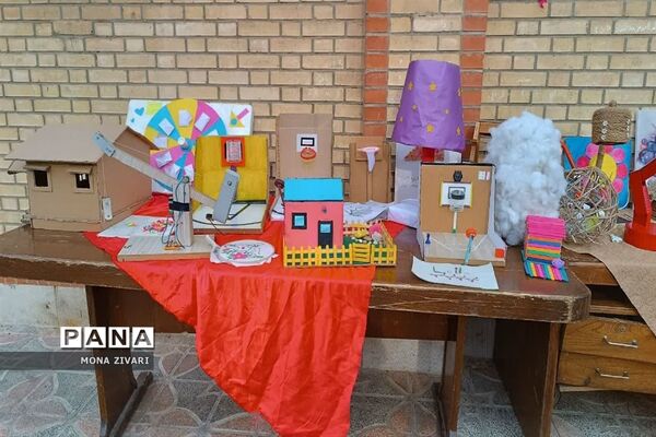 نمایشگاه پژوهشی در آموزشگاه حاج رضا اسماعیل ناحیه یک بهارستان