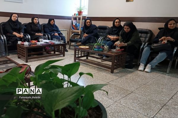 فعالیت‌های پژوهشگرانه در هنرستان ایثار۲ ناحیه یک شهرری