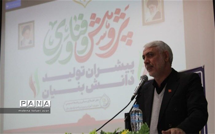 محور اصلی فعالیت‌های آموزش و پرورش، تربیت دانش‌آموزان توانمند و پویا است