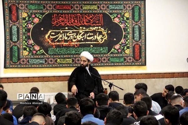 مراسم پرفیض زیارت عاشورا در دبیرستان آل یاسین(ع) ناحیه یک شهرری