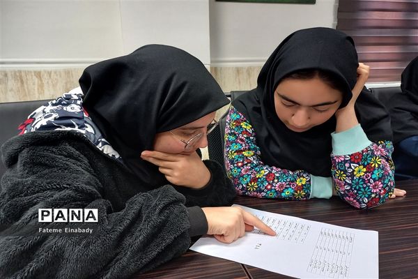 جلسه شورای دانش‌آموزی در مدرسه شهدای اقتدارملارد