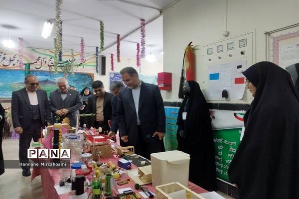 نمایشگاه آثار دست سازه دانش‌آموزان