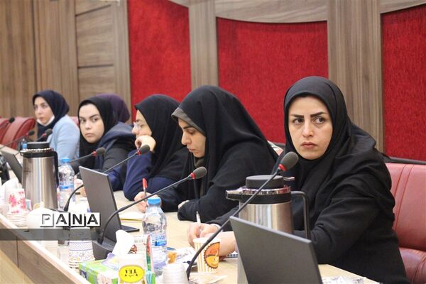 نشست تخصصی گروه‌های آموزشی مشاوران مناطق شهرستان‌های استان تهران