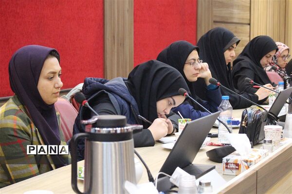 نشست تخصصی گروه‌های آموزشی مشاوران مناطق شهرستان‌های استان تهران