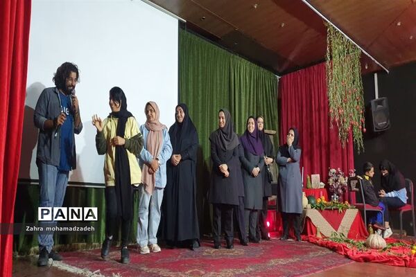 ویژه برنامه شب یلدا با حضور دانش‌آموزان در کانون فرهنگی تربیتی رضوان محمودآباد