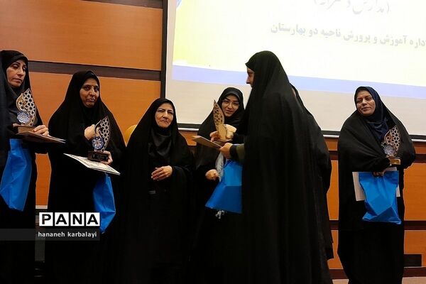 تجلیل از رتبه‌های برتر بهارستانی کنکور سراسری۱۴۰۲