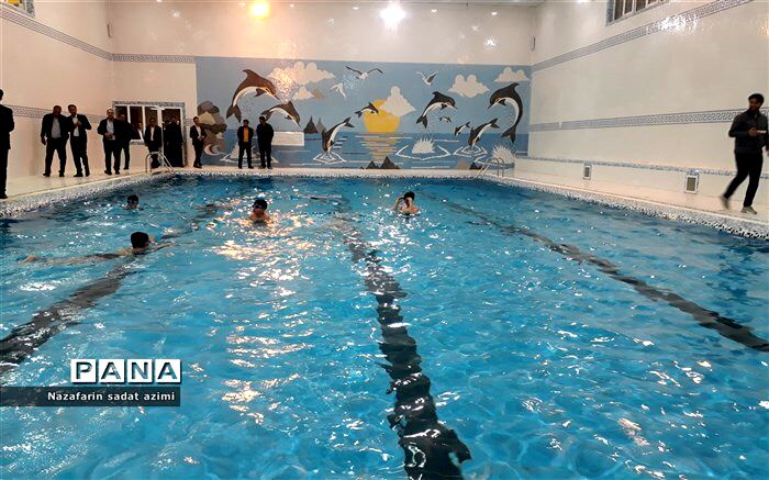 وزیر آموزش و پرورش با دست پر به گلستان می‌رود