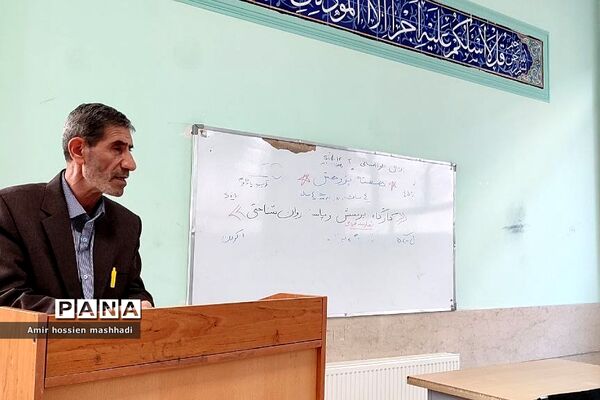 برگزاری کارگاه‌های تخصصی هفته پژوهش در دبیرستان ابن‌سینا رودهن