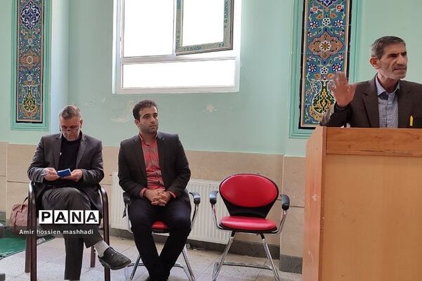 برگزاری کارگاه‌های تخصصی هفته پژوهش در دبیرستان ابن‌سینا رودهن