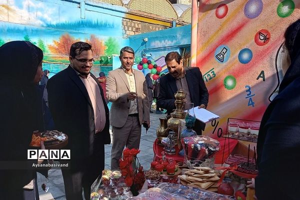 برگزاری جشن یلدا در دبیرستان حدیث مهر قرچک