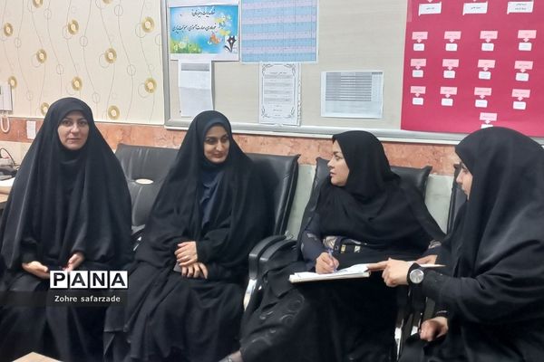 بازدید کارشناس فرهنگی و هنری و قرآن رودهن از روند فعالیت‌های پرورشی مدارس