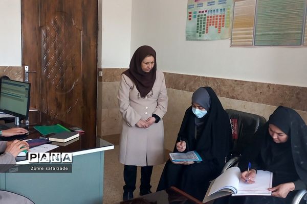 بازدید کارشناس فرهنگی و هنری و قرآن رودهن از روند فعالیت‌های پرورشی مدارس