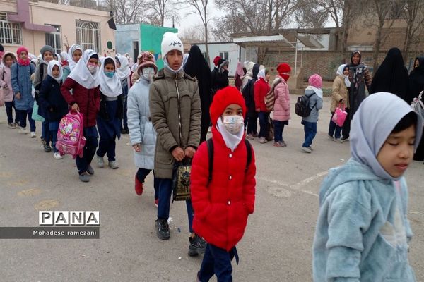 پویش یلدای مهربانی در مدارس حاشیه شهر