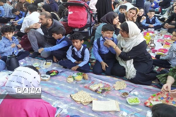 یک روز شاد به مناسبت شب یلدا