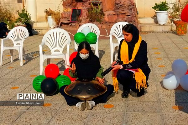 جشن شب یلدا برای دانش‌آموزان در ناحیه یک شیراز