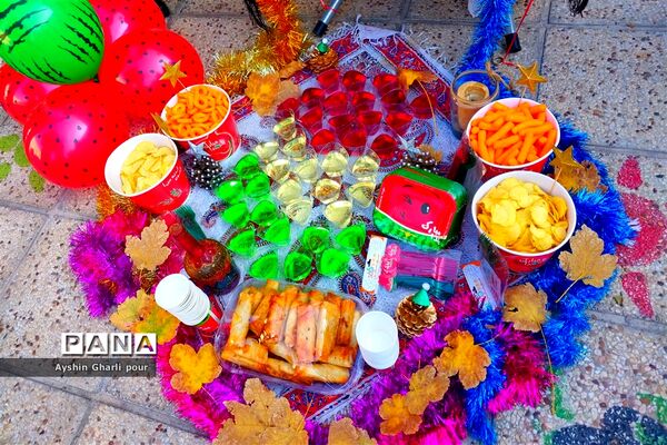 جشن شب یلدا برای دانش‌آموزان در ناحیه یک شیراز