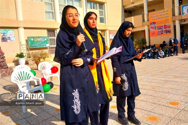 جشن شب یلدا برای دانش‌آموزان در ناحیه یک شیراز