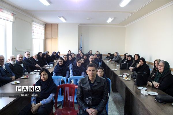 مادربزرگ و پدربزرگ در جشن «چله» دهه نودی‌ها