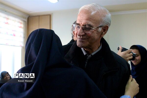 مادربزرگ و پدربزرگ در جشن «چله» دهه نودی‌ها