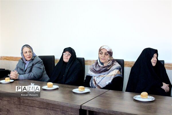 مادربزرگ و پدربزرگ در جشن «چله» دهه نودی‌ها