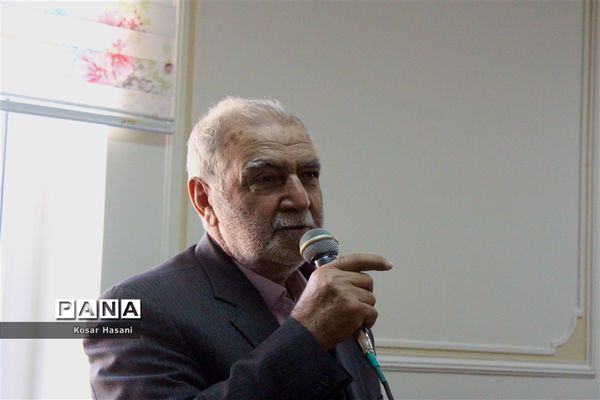 مادربزرگ و پدربزرگ در جشن «چله» دهه نودی‌ها