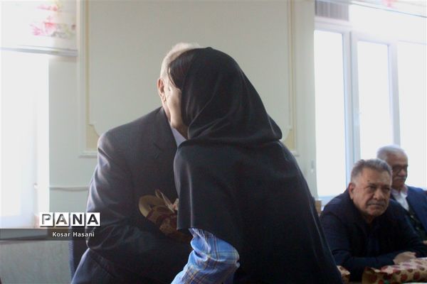 مادربزرگ و پدربزرگ در جشن «چله» دهه نودی‌ها