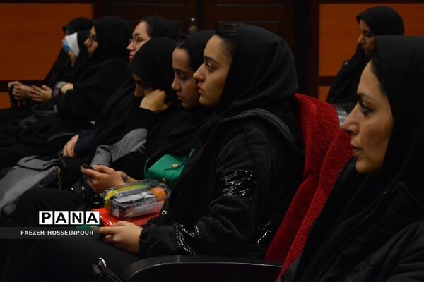 تجلیل از پژوهشگران ناحیه ۲ بهارستان