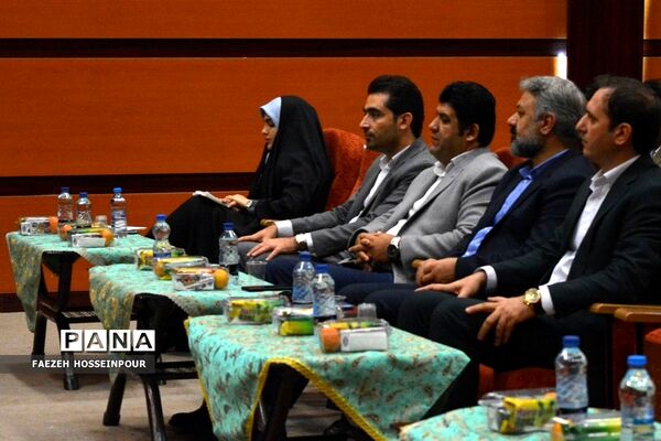 تجلیل از پژوهشگران ناحیه ۲ بهارستان
