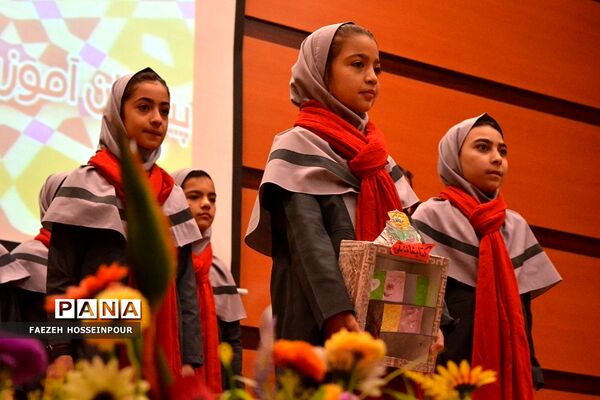تجلیل از پژوهشگران ناحیه ۲ بهارستان