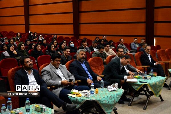 تجلیل از پژوهشگران ناحیه ۲ بهارستان