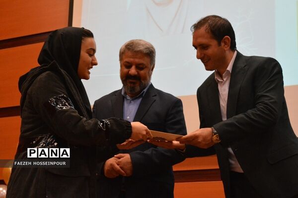 تجلیل از پژوهشگران ناحیه ۲ بهارستان