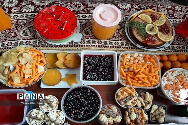 تهیه و توزیع بسته های غذایی کمک به نیازمندان  به مناسبت شب یلدا