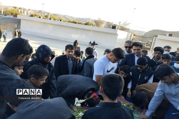 تشییع پیکر شهید گمنام در شهرستان حاجی‌آباد