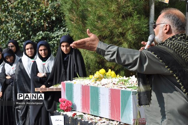 وداع با شهید گمنام در دبیرستان دخترانه شهید‌دستغیب ناحیه 3 شیراز
